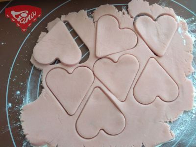 Gluten-free raspberry hearts