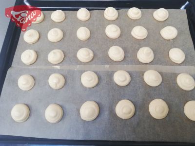 Gluten-free profiteroles
