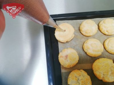 Gluten-free profiteroles