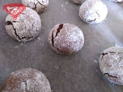 Gluten-free chocolate crinkles