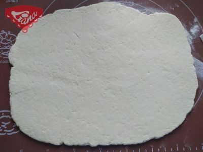 Bezlepkový kváskový trhací chléb s brynzou a jarní cibulkou