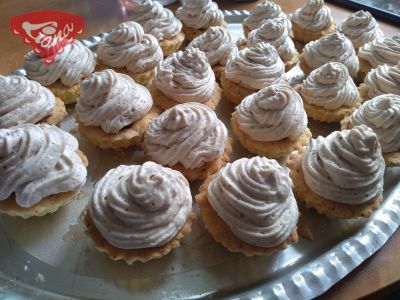 Gluten-free cupcakes with chestnut cream