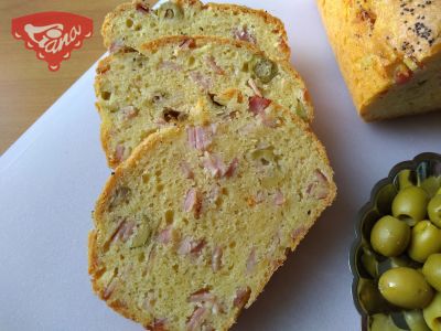 Gluten-free olive bread with ham