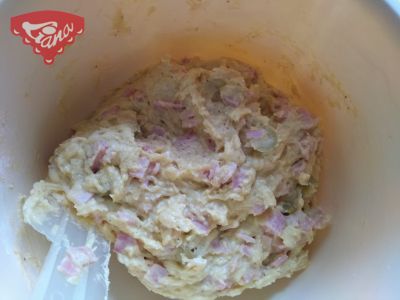 Gluten-free olive bread with ham