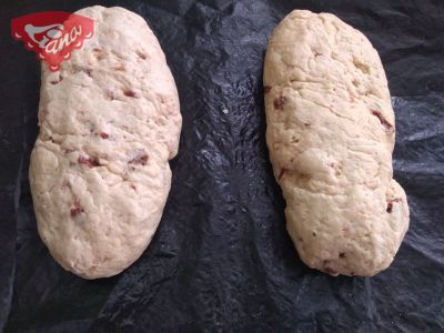 Bezlepkové ciabatty se sušenými rajčaty a olivami