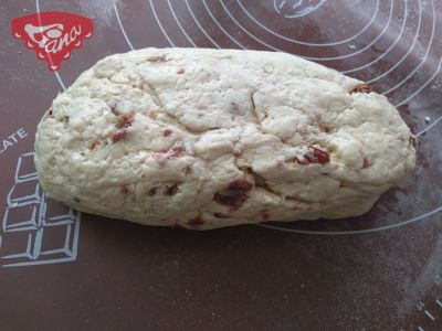 Bezlepkové ciabatty se sušenými rajčaty a olivami
