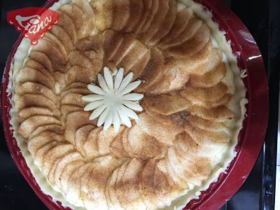 Round apple pie