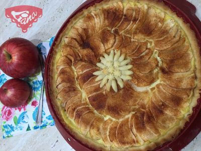 Round apple pie