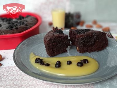 Gluten-free brownies with vanilla pudding