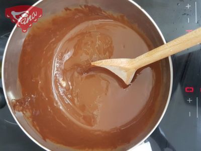 Gluten-free gingerbread with filling in chocolate coating