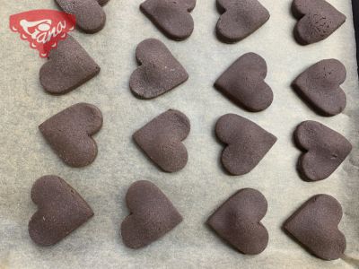 Gluten-free gingerbread with filling in chocolate coating