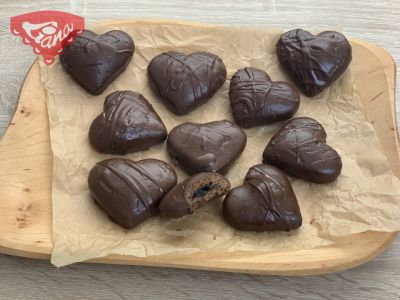 Glutenfreier Lebkuchen mit Füllung und Schokoladenüberzug