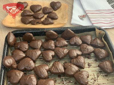 Gluten-free gingerbread with filling in chocolate coating