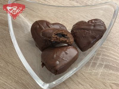 Gluten-free gingerbread with filling in chocolate coating