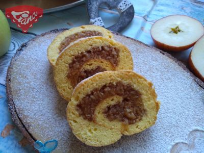 Gluten-free apple roulade