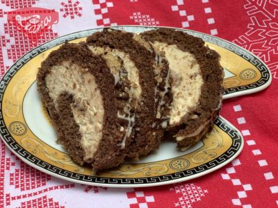 Gluten-free gingerbread roll with chestnut puree