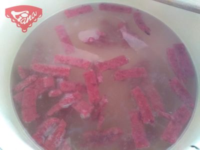 Gluten-free beetroot pasta