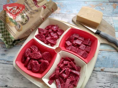 Gluten-free beetroot pasta