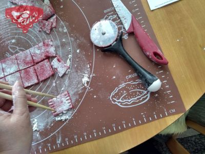 Gluten-free beetroot pasta