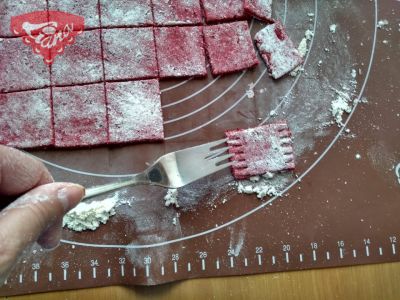 Gluten-free beetroot pasta