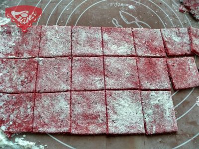 Gluten-free beetroot pasta