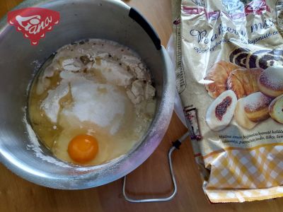 Gluten-free peach cake with cream