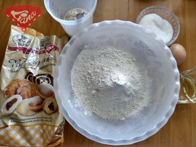 Glutenfreier Pfirsichkuchen mit Sahne