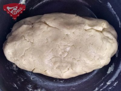 Gluten-free Belgian buns with poppy-cherry filling
