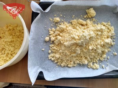Gluten-free and dairy-free crumb cake (which even children can make)