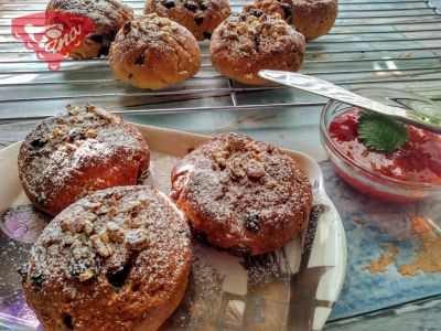 Gluten-free breakfast buns with almonds