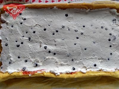 Bezlepková tvarohová roláda s rybízem