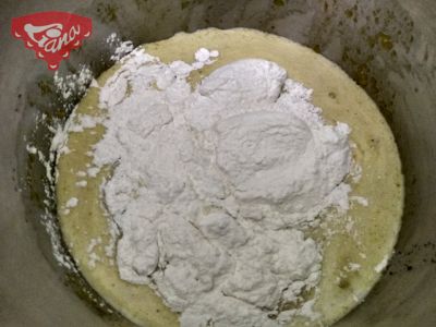 Bezlepkový sladký chléb s mákem a třešněmi