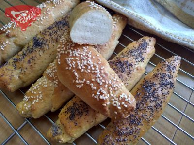 Glutenfreie Honigbrötchen mit Mohn und Sesam