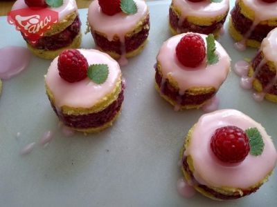 Gluten-free punch cakes