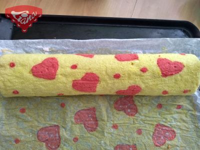 Gluten-free strawberry roll with hearts