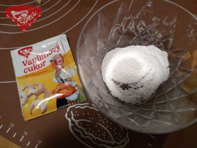 Bezlepkové a bezmléčné vanilkové rohlíky