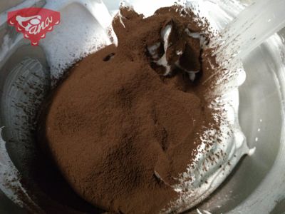 Chocolate mini pavlovas