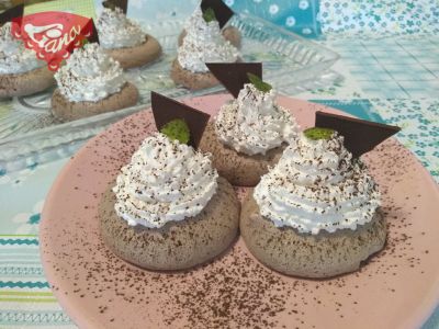 Chocolate mini pavlovas