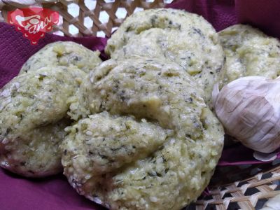 Gluten-free spinach knots