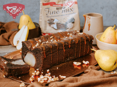 Gluten-free gingerbread with pears topped with caramel