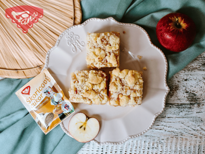 Quick gluten-free apple pie with crumble