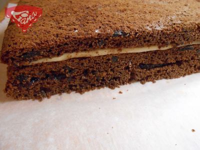 Gluten-free plum gingerbread with marzipan