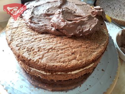 Gluténmentes torta mascarponés-csokis töltelékkel