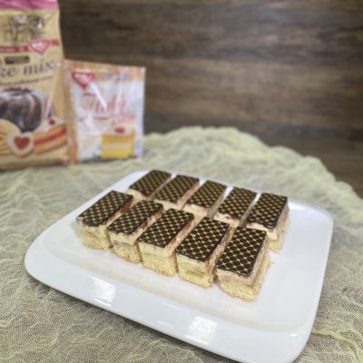 Gluténmentes rebarbara torta lágy vaníliakrémmel