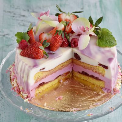 Kuchen mit leichtem Schaum und Marmorspiegelglasur