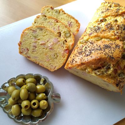 Gluténmentes olíva kenyér sonkával