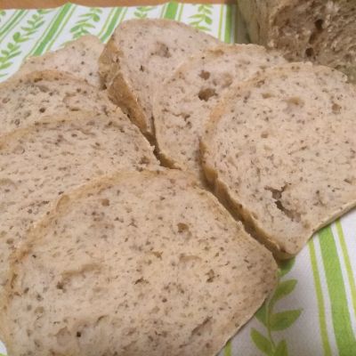 Gluténmentes sötét kenyér chia maggal