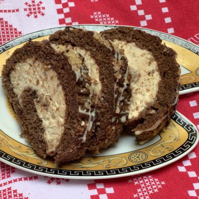 Gluten-free gingerbread roll with chestnut puree