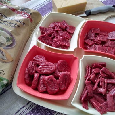 Gluten-free beetroot pasta