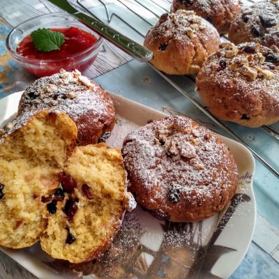 Bezlepkové snídaňové housky s mandlemi